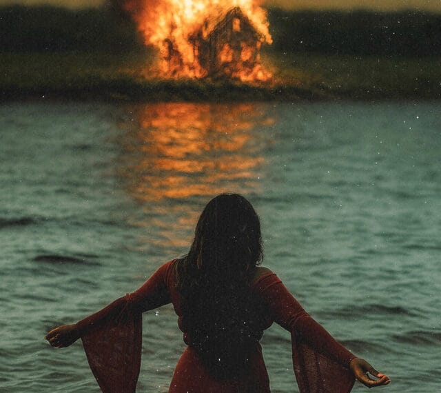 Rëa - House on Fire (2025)